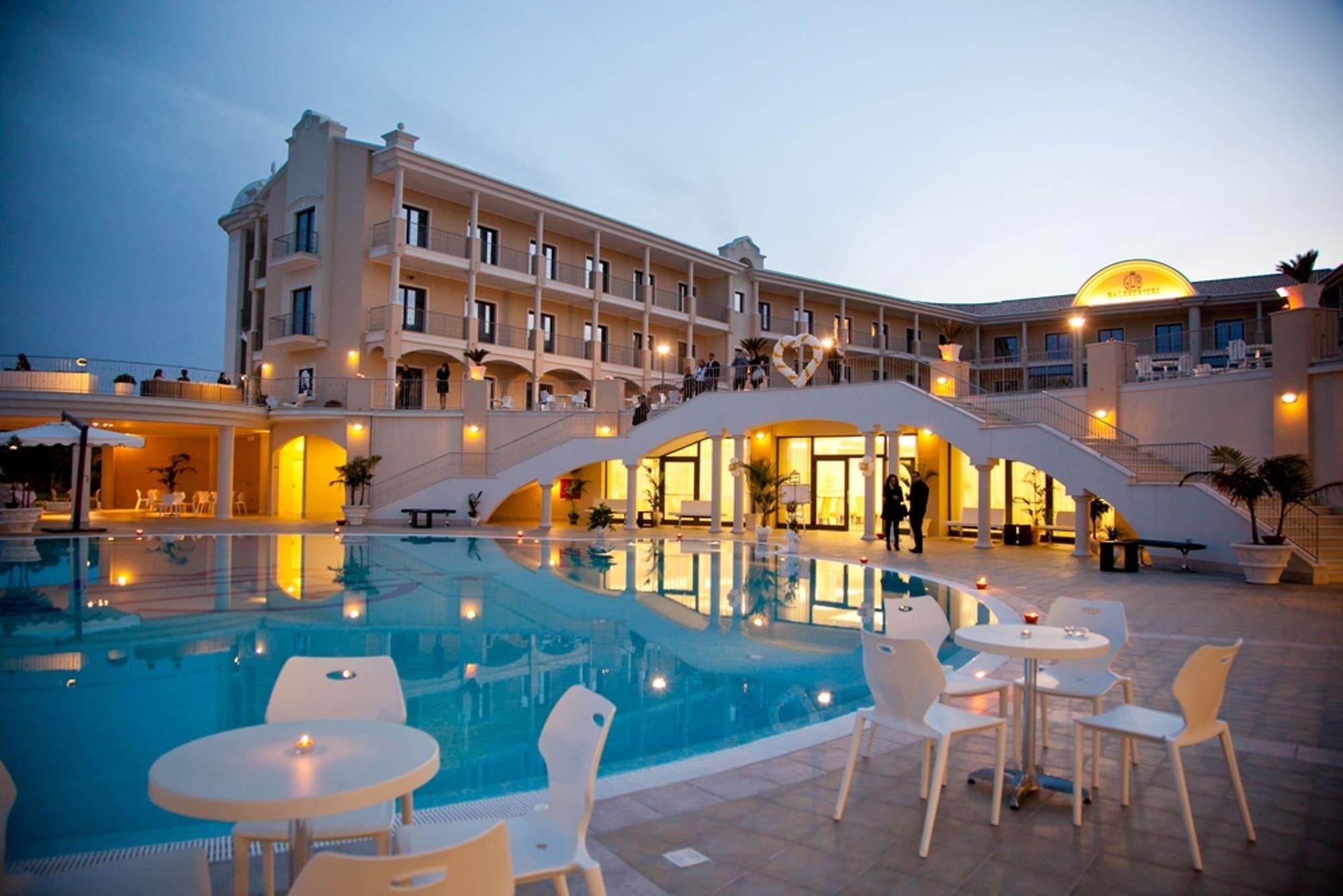 Grand Hotel Balestrieri Торре-Мелісса Екстер'єр фото
