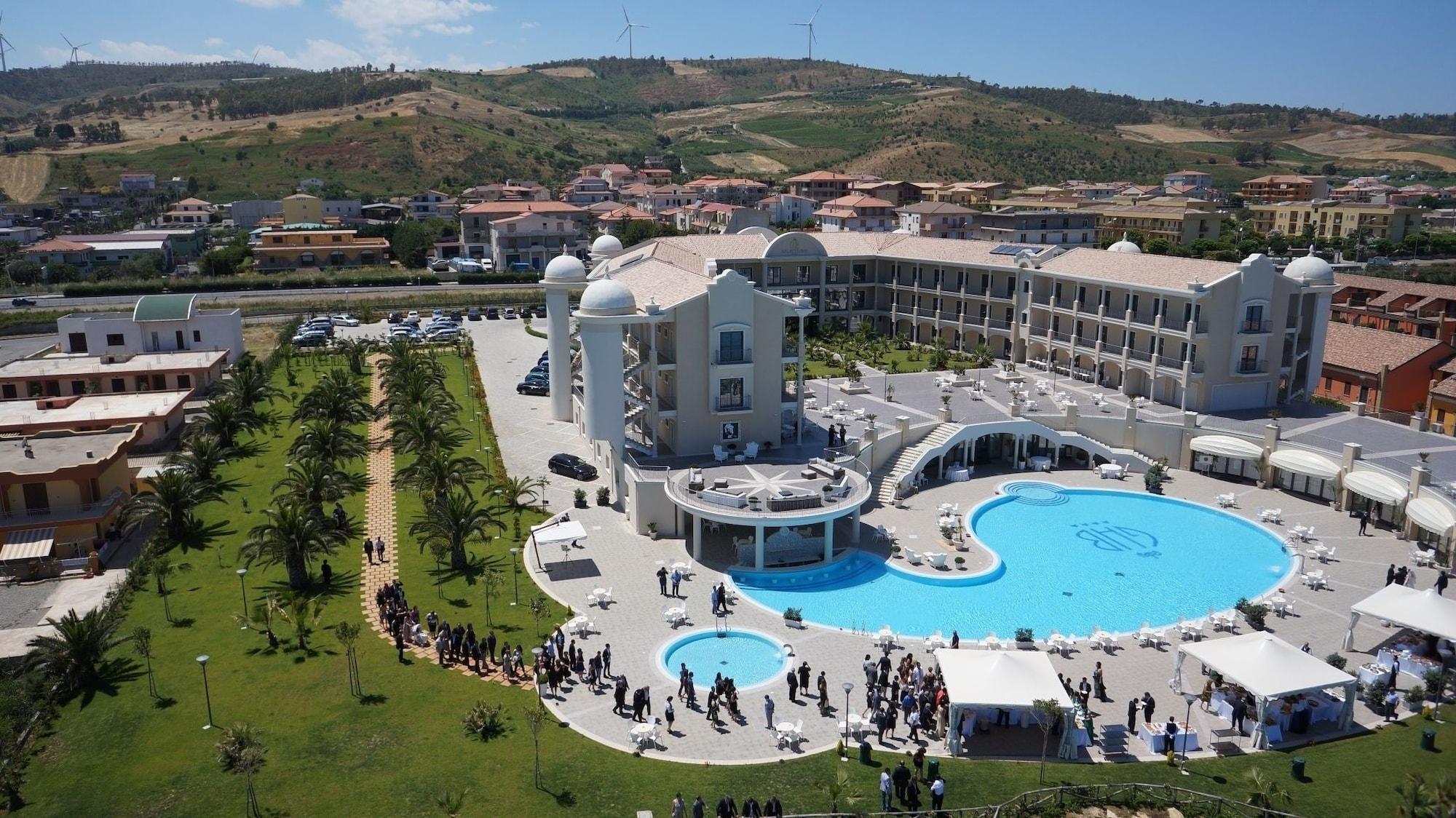 Grand Hotel Balestrieri Торре-Мелісса Екстер'єр фото