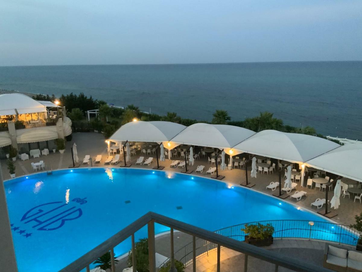 Grand Hotel Balestrieri Торре-Мелісса Екстер'єр фото