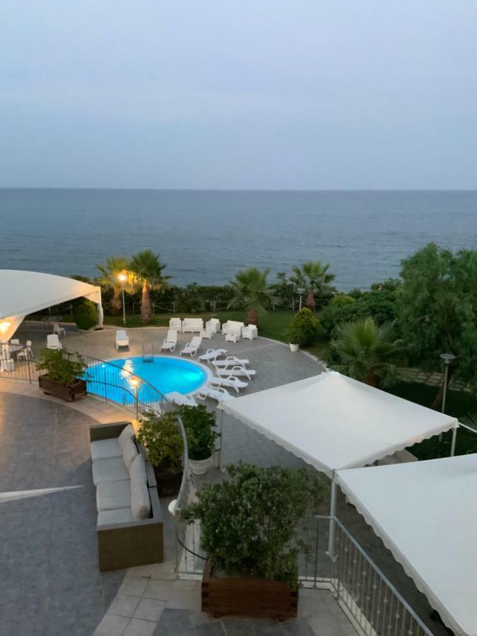 Grand Hotel Balestrieri Торре-Мелісса Екстер'єр фото