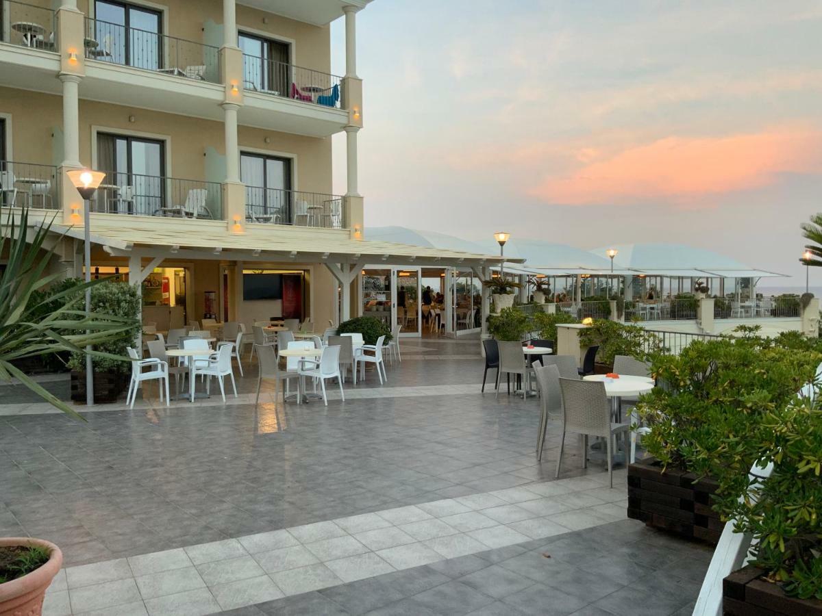 Grand Hotel Balestrieri Торре-Мелісса Екстер'єр фото